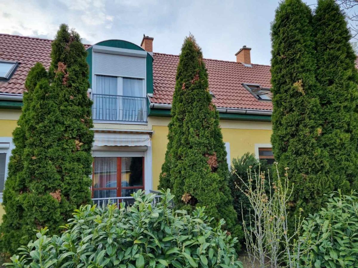 Koerteszirom Apartman Eger Exterior foto