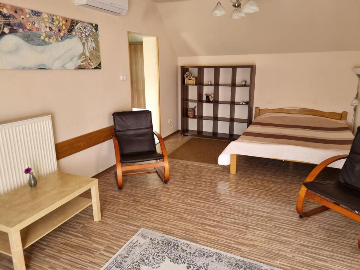 Koerteszirom Apartman Eger Exterior foto